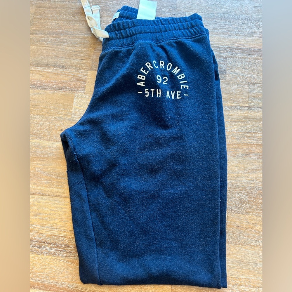 Navy blue sweat pants from Abercrombie and Fitch. Good condition. Size small.